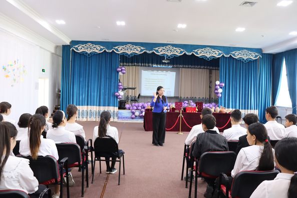  «Қостөбе» орта мектебінде «Бабадан қалған қолтаңба» тақырыбында жылжымалы көрме