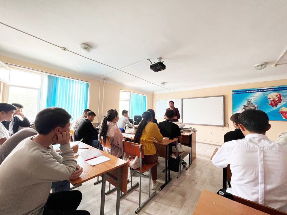 «Парасат» колледжінде «Тарих төріндегі Тараз» тақырыбында 2 курс студенттеріне танымдық дәріс