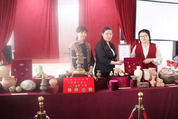 Шайқорық орта мектебіне «Бабадан қалған қолтаңба» тақырыбында жылжымалы көрме