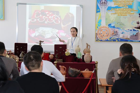 «Бабадан қалған қолтаңба» тақырыбында жылжымалы көрме