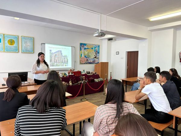 мекеменің 25 жылдығына орай «Бабадан қалған қолтаңба» тақырыбында жылжымалы көрме