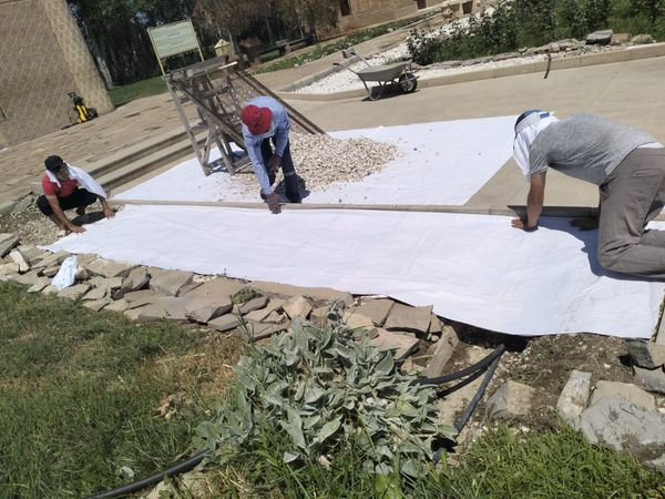 «Айша бибі — Бабаджа хатун» кесенелерінде, кәсіпорын қызметкерлері тазарту, абаттандыру, көгалдандыру жұмыстары