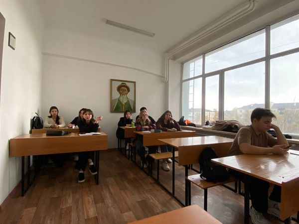 Ақдидар Карибекова М. Х. Дулати атындағы Тараз өңірлік университетінің білімгерлеріне «Ежелгі Тараз ескерткіштерінің құпиялары» тақырыбында дәріс өткізді