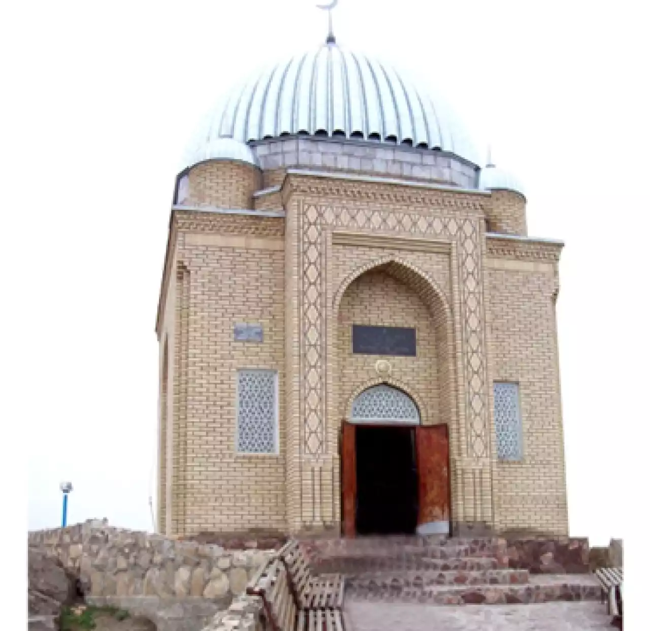 Мадина Мананбайқызы Ибадильдаева. Тектұрмас туралы түрлі дерек бар. // AR-AI облыстық танымдық жастар газеті. –2024 ж. –23 тамыз