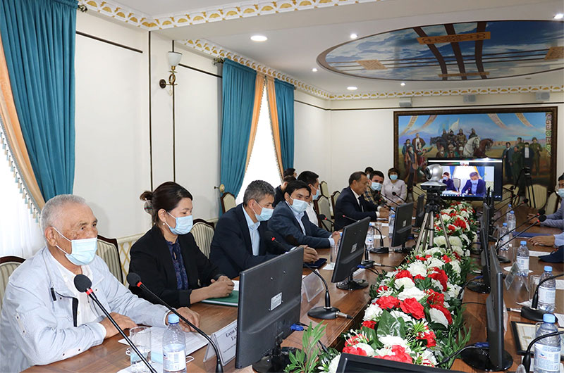 Дөңгелек үстел өтті