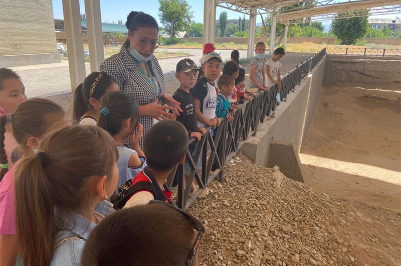 Бастауыш сынып оқушыларына экскурсия жүргізді