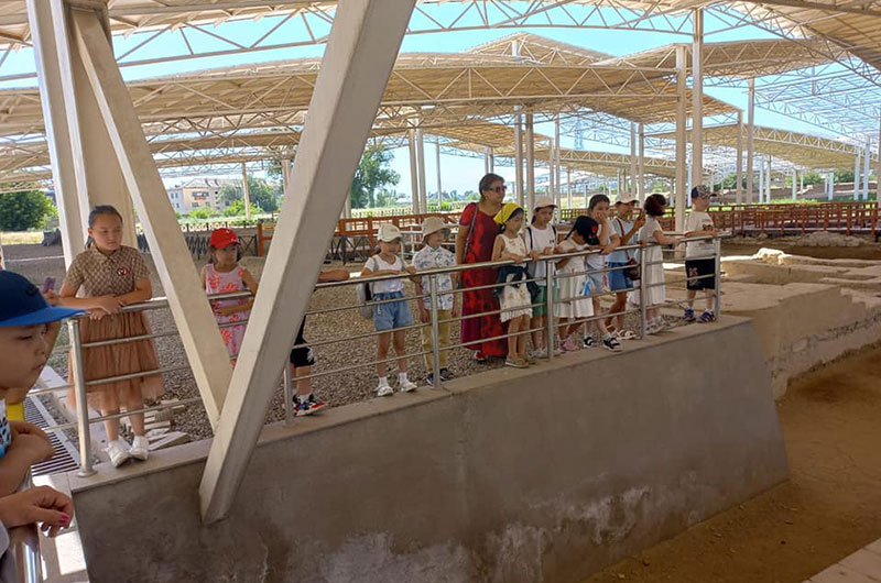 Оқушылар жаздық демалыстарын археологиялық саябақта өткізді