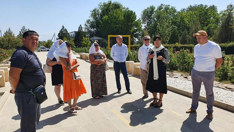 Көкшетау өңірінен келген қонақтар кесенелер тарихымен танысты