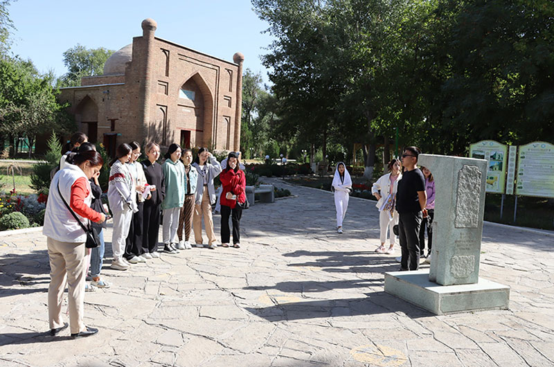 Қарахан кешенінде экскурсия жүргізді