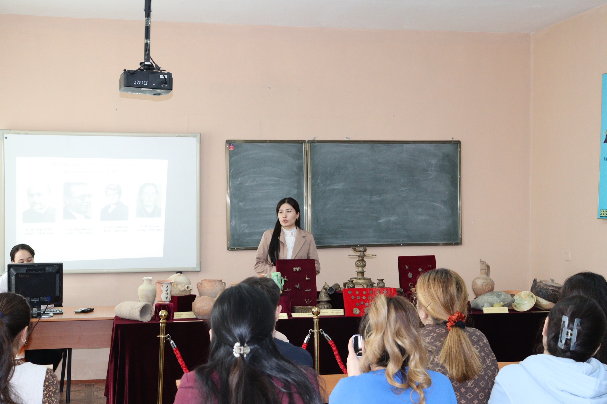 М.Х. Дулати университетінің студенттеріне «Музей ел шежіресі» тақырыбында жылжымалы көрме