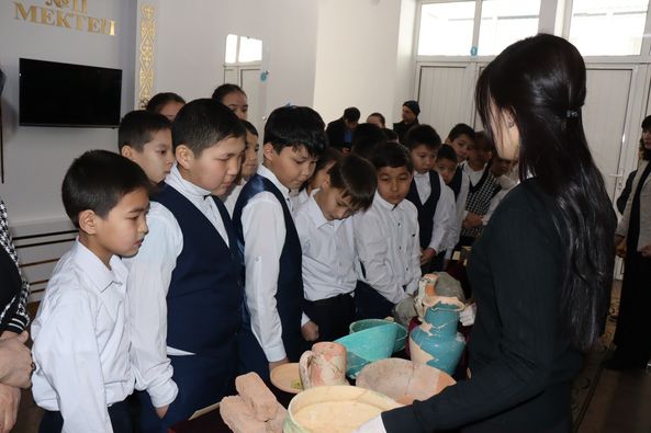№11 орта мектебіндегі көрме