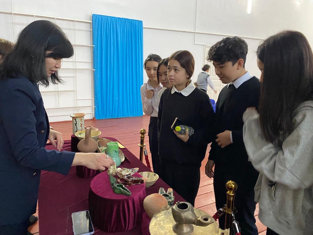 №23 орта-мектебіндегі жылжымалы көрме